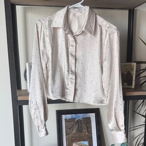 Good American Ivory Satin Cropped Button-Down with Studs